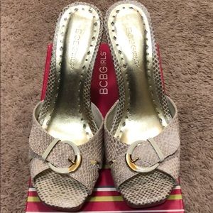 BCBG slip on heal